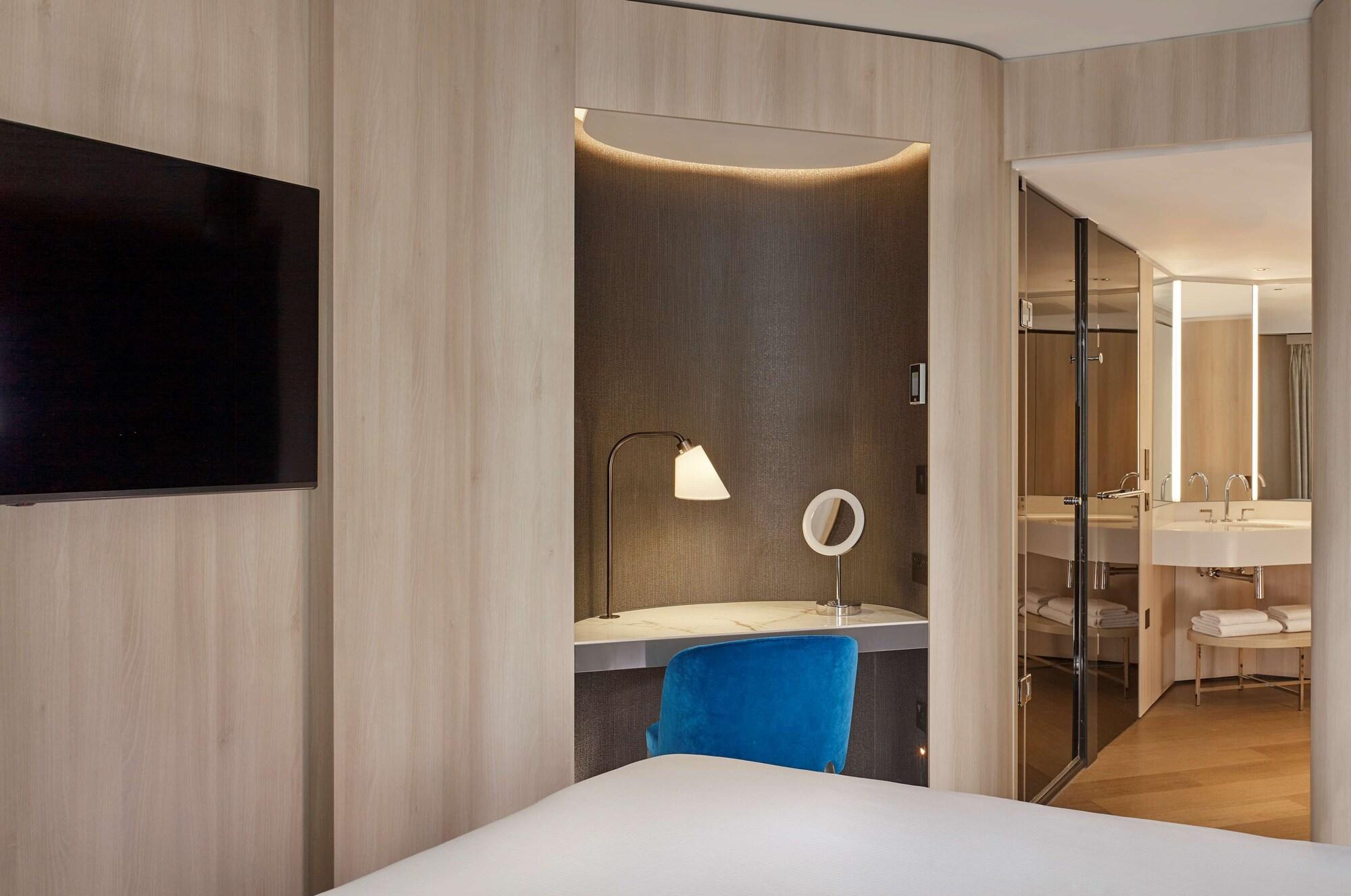 Отель The Westminster London, Curio Collection By Hilton