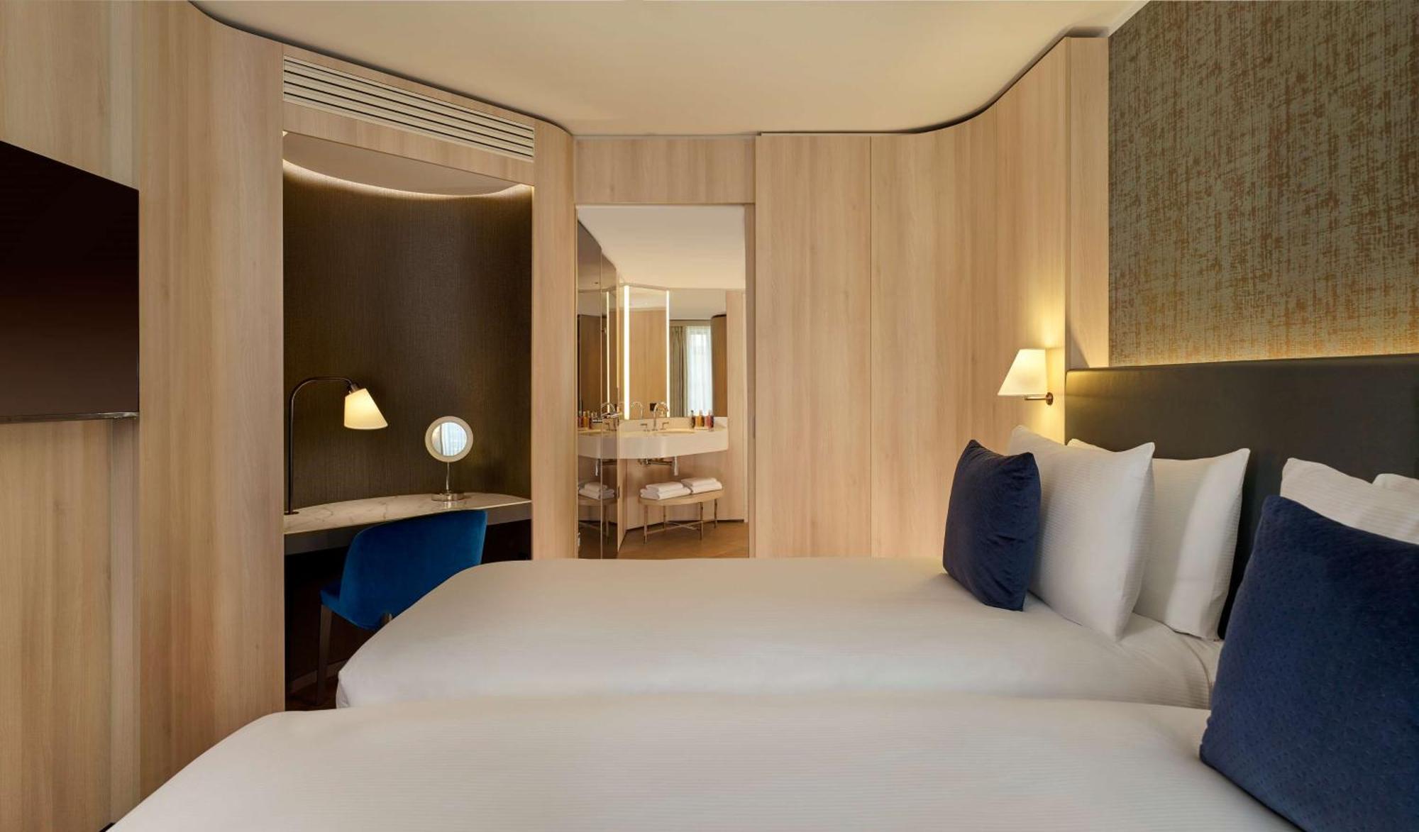 Отель The Westminster London, Curio Collection By Hilton Лондон